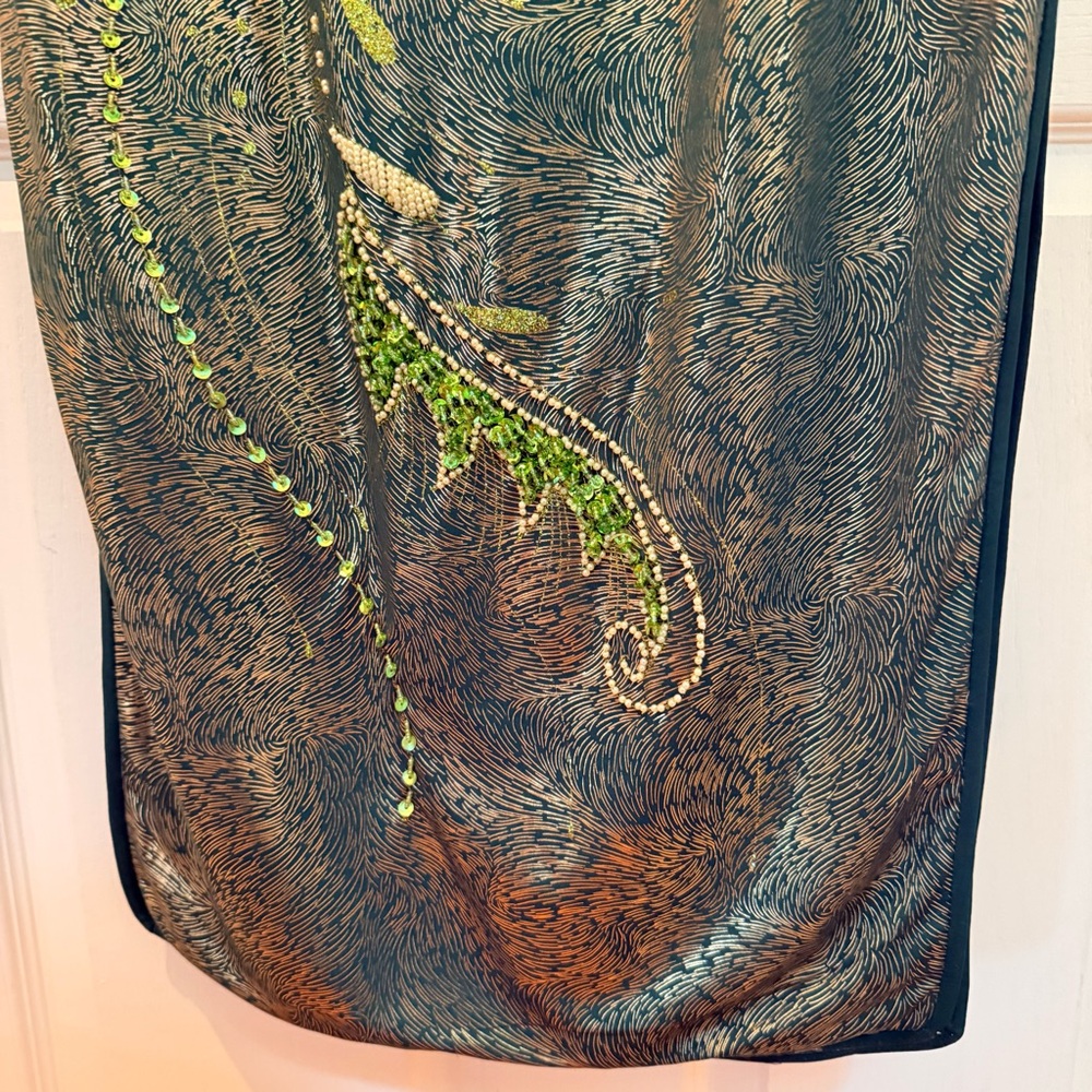 Green Embellished Mandarin-Collar Cheongsam/Qipao with gold frog buttons🐸 - Picture 6 of 11